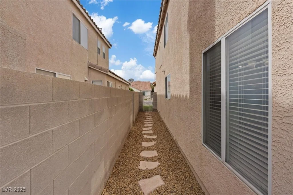 1909 Falling Tree, North Las Vegas, NV 89031