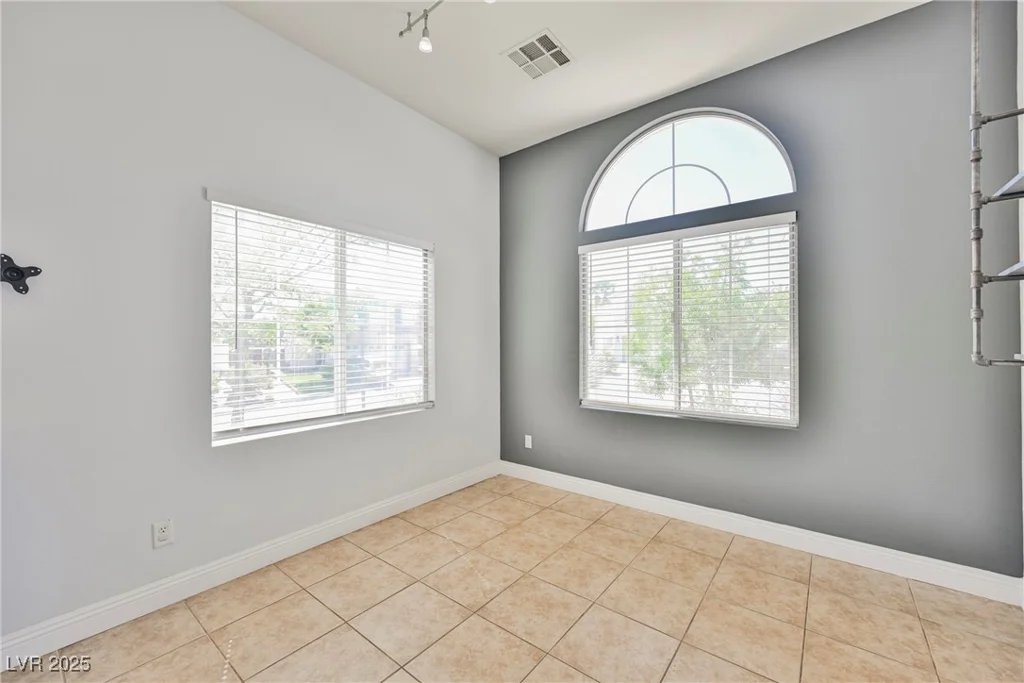 10404 Shadowland, Las Vegas, NV 89144