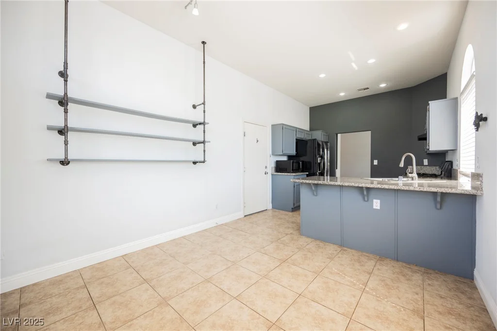 10404 Shadowland, Las Vegas, NV 89144