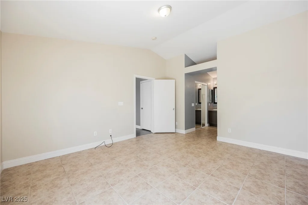 10404 Shadowland, Las Vegas, NV 89144