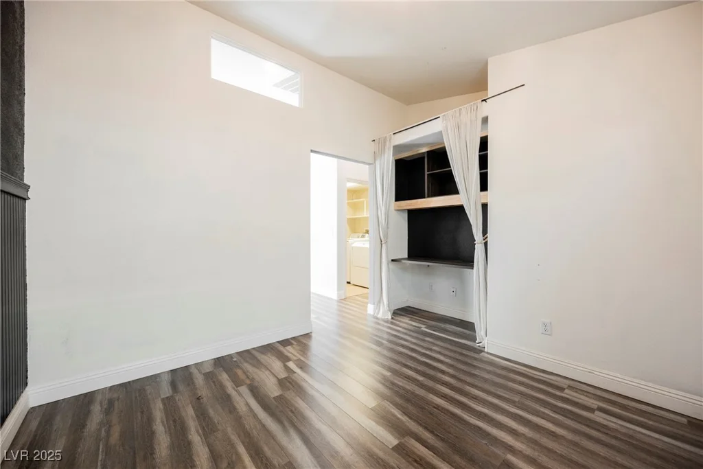 10404 Shadowland, Las Vegas, NV 89144