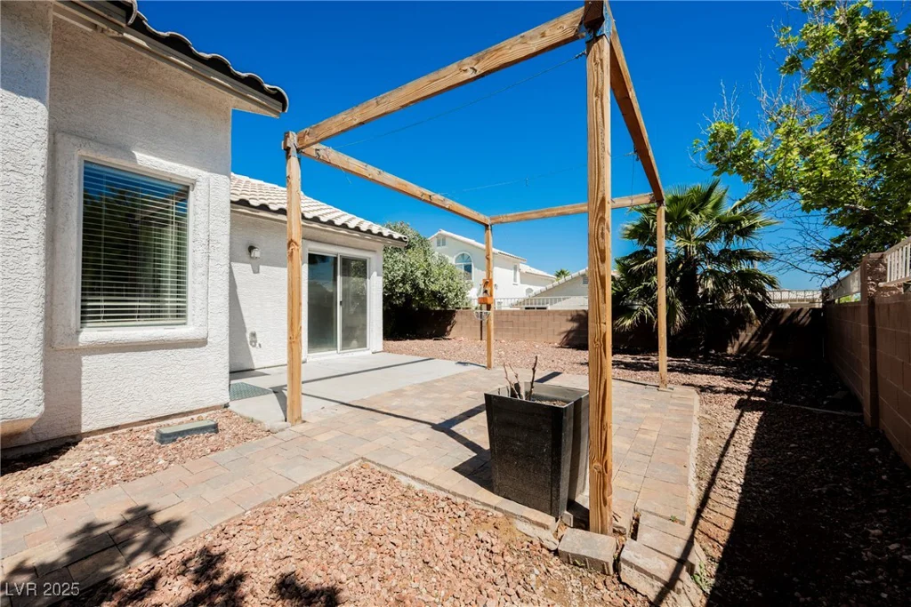 10404 Shadowland, Las Vegas, NV 89144