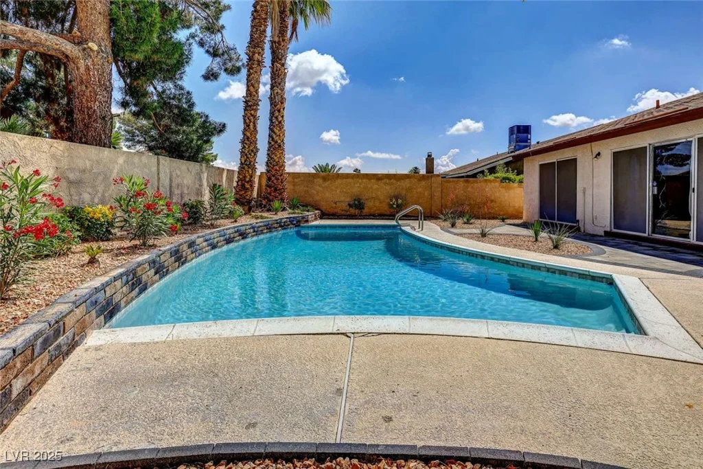3920 Autumn, Las Vegas, NV 89120