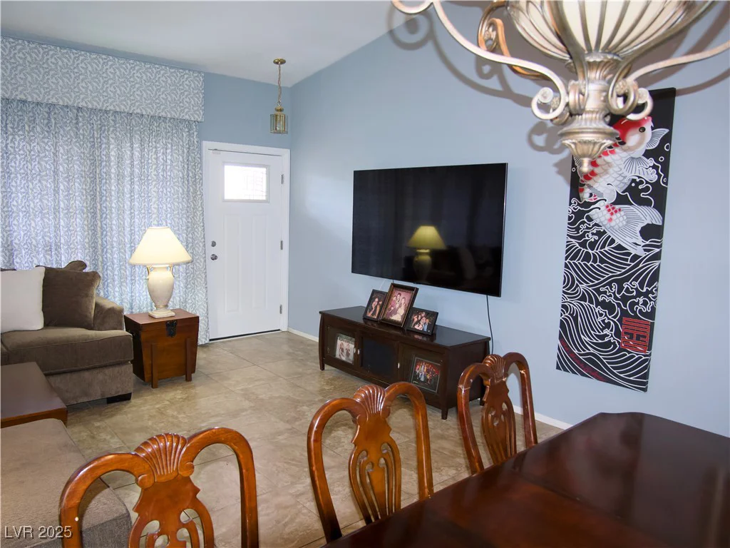 7313 Bosky Springs, Las Vegas, NV 89131