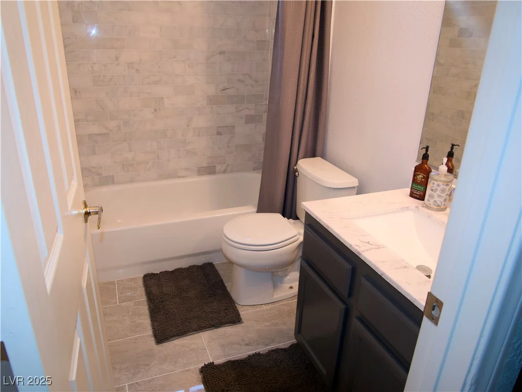 7313 Bosky Springs, Las Vegas, NV 89131