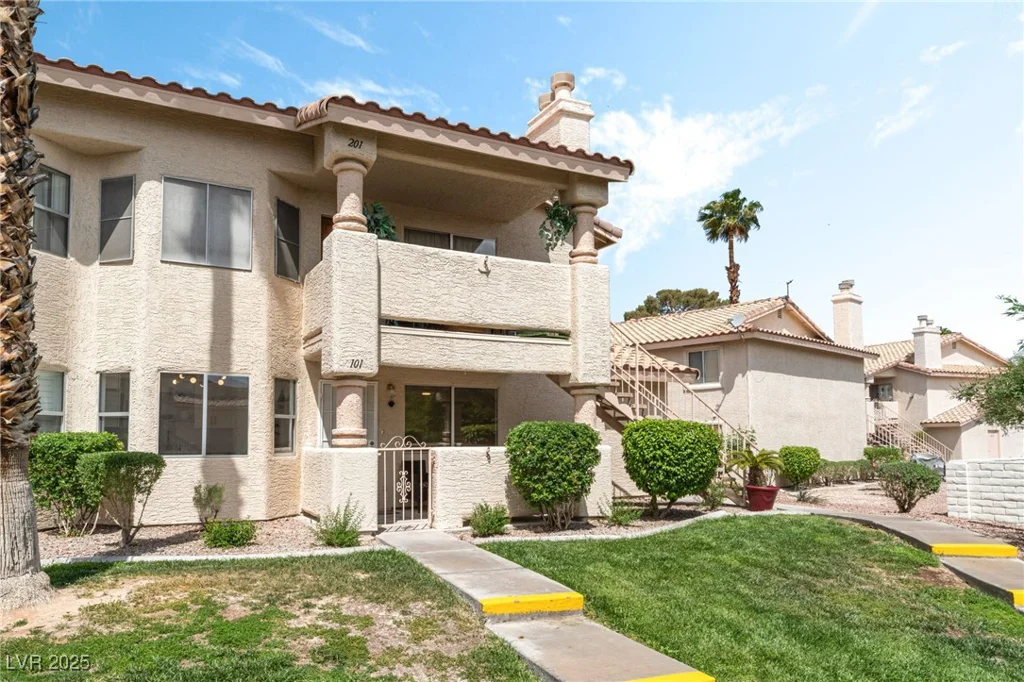 7932 Diamond Rock, Las Vegas, NV 89128