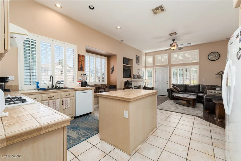 7815 Windward, Las Vegas, NV 89147