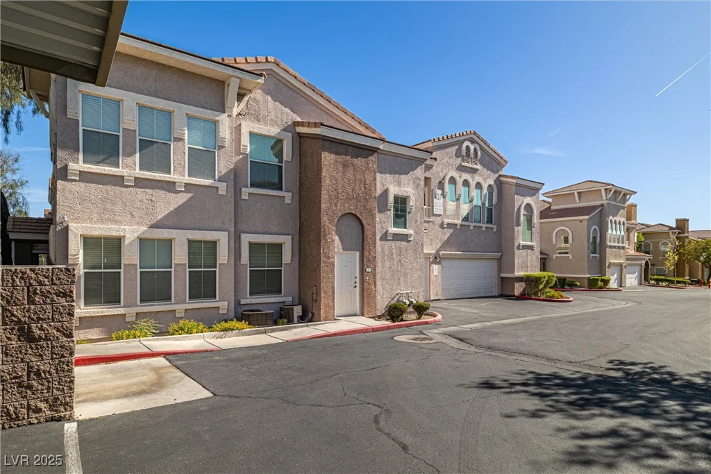 10001 Peace, Las Vegas, NV 89147