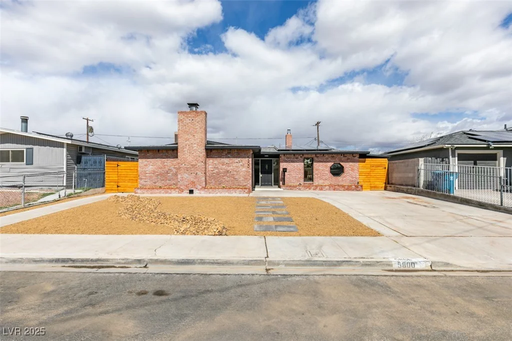 5800 Balzar, Las Vegas, NV 89108