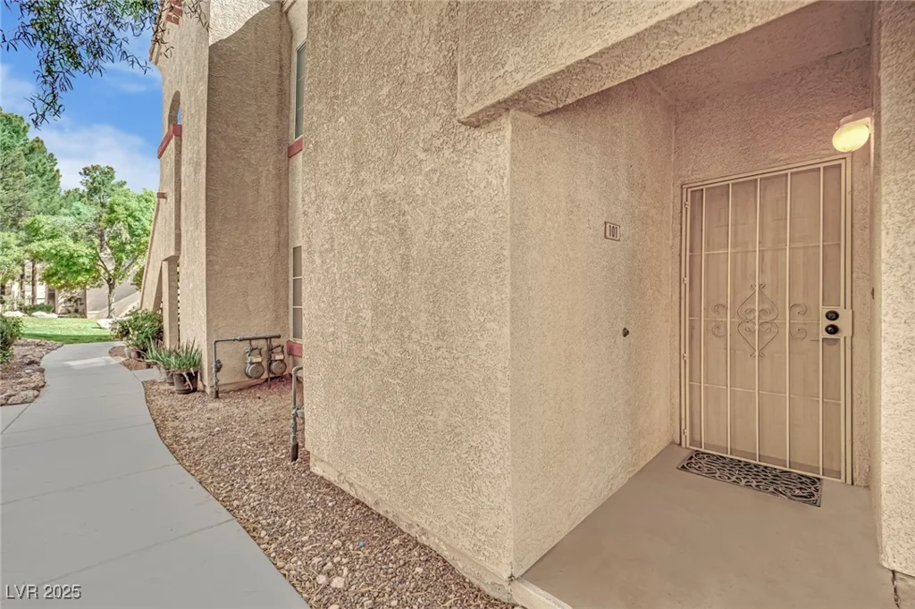 8408 White Eagle, Las Vegas, NV 89145