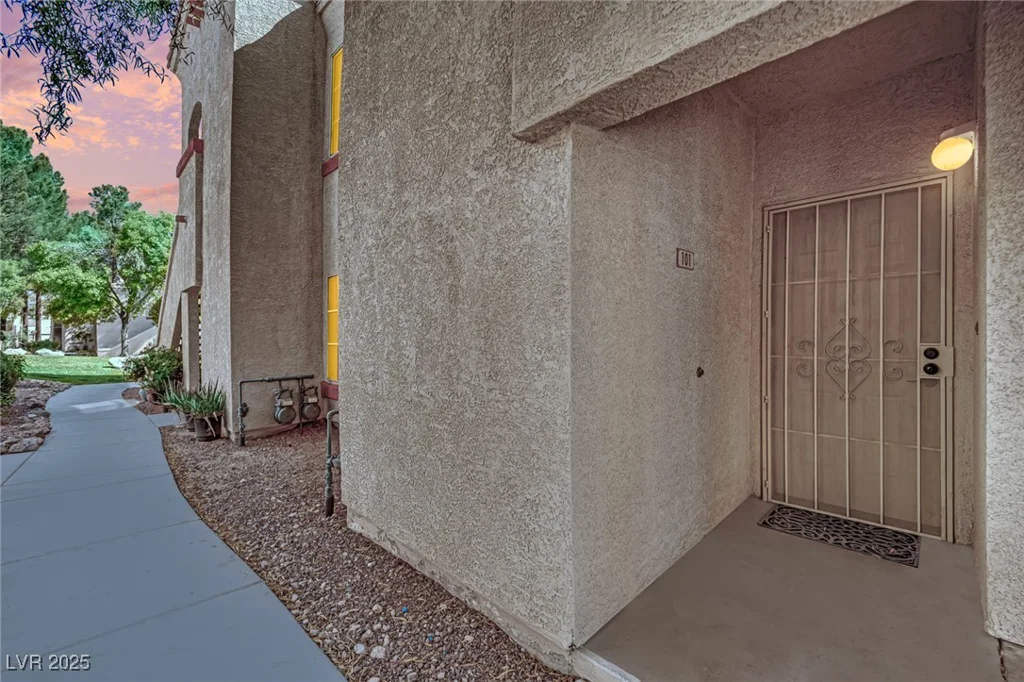 8408 White Eagle, Las Vegas, NV 89145