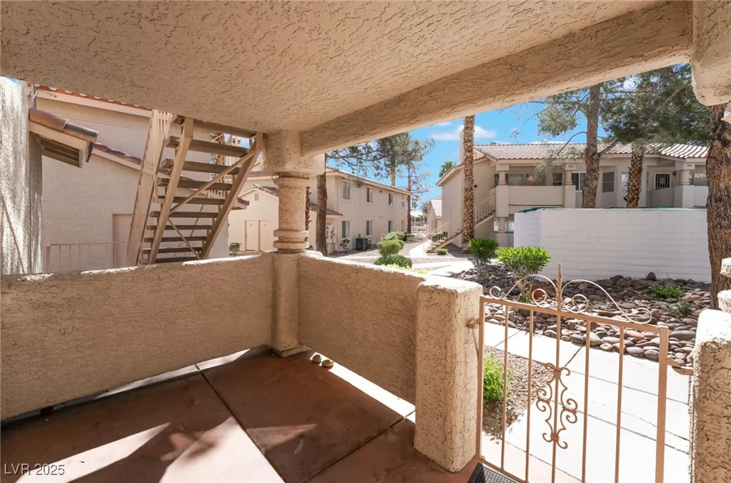 912 Falconhead, Las Vegas, NV 89128