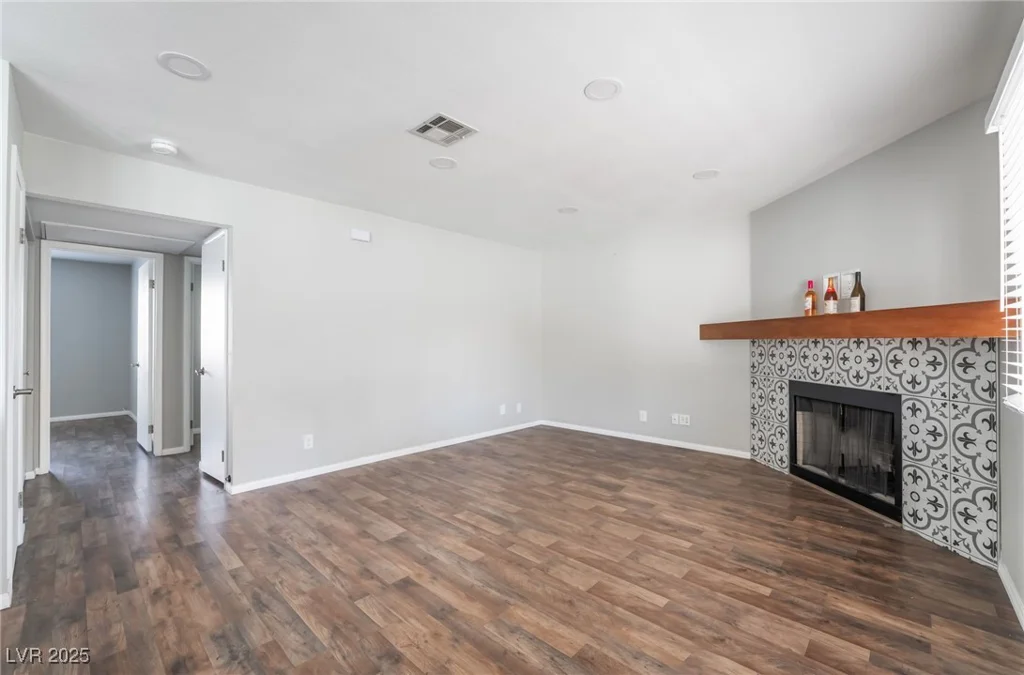 912 Falconhead, Las Vegas, NV 89128