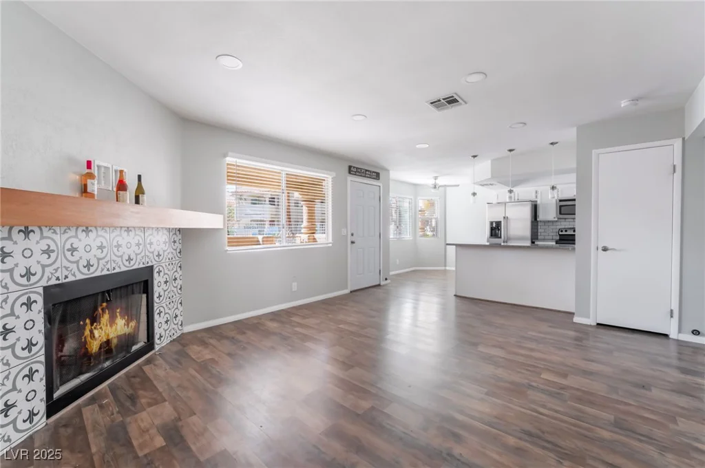 912 Falconhead, Las Vegas, NV 89128