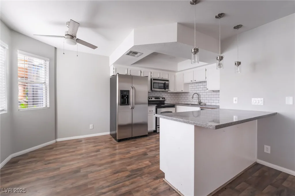 912 Falconhead, Las Vegas, NV 89128