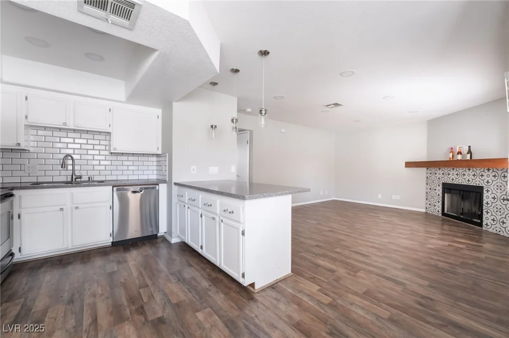 912 Falconhead, Las Vegas, NV 89128