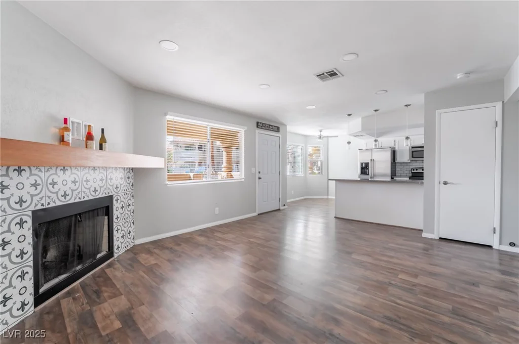 912 Falconhead, Las Vegas, NV 89128