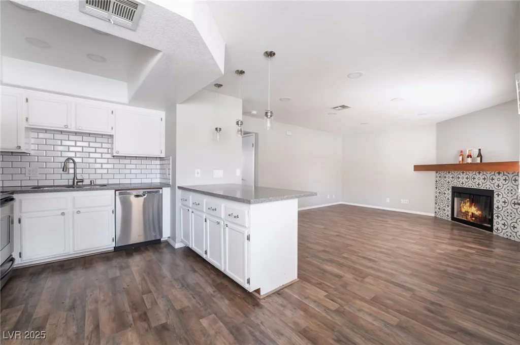 912 Falconhead, Las Vegas, NV 89128