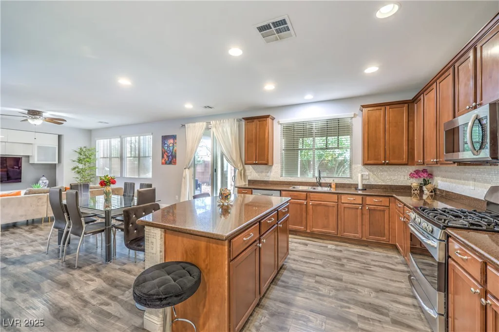 6554 Macdoogle, Las Vegas, NV 89166