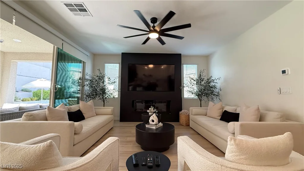 12428 Lincoln Creek, Las Vegas, NV 89138