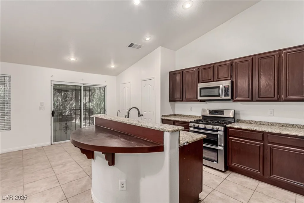 9048 Faversham, Las Vegas, NV 89123