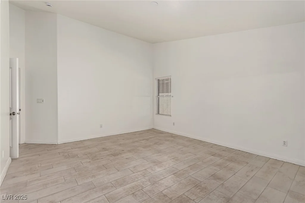 9048 Faversham, Las Vegas, NV 89123