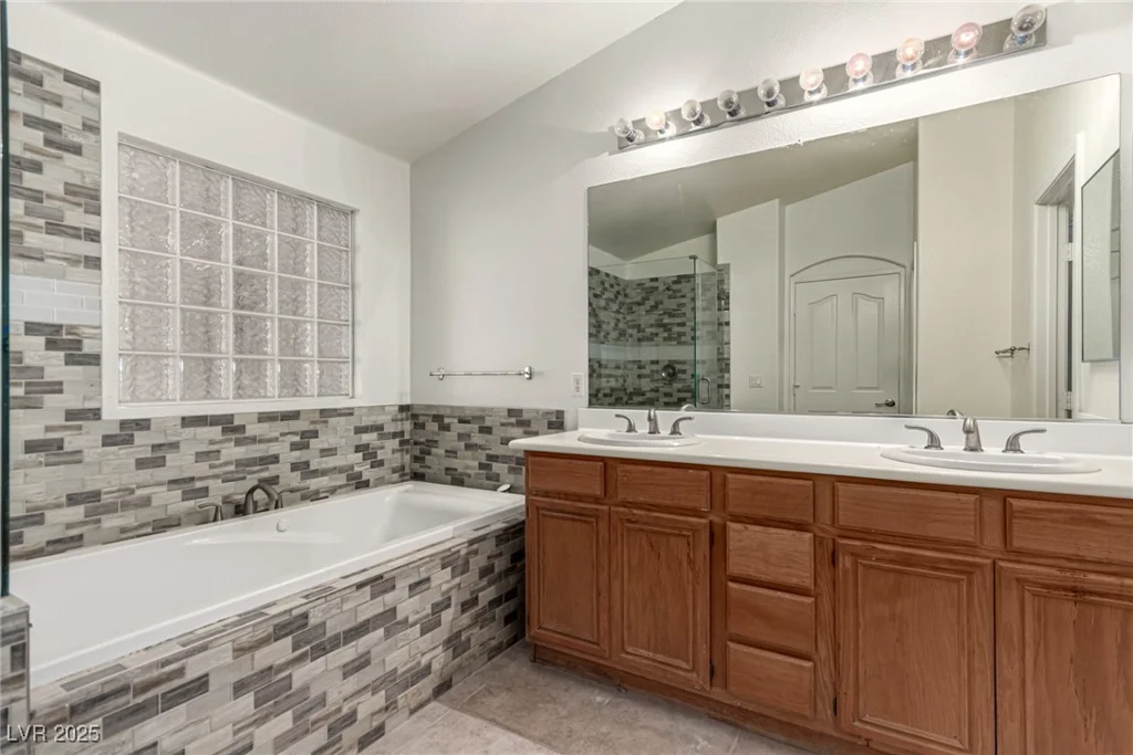 9048 Faversham, Las Vegas, NV 89123