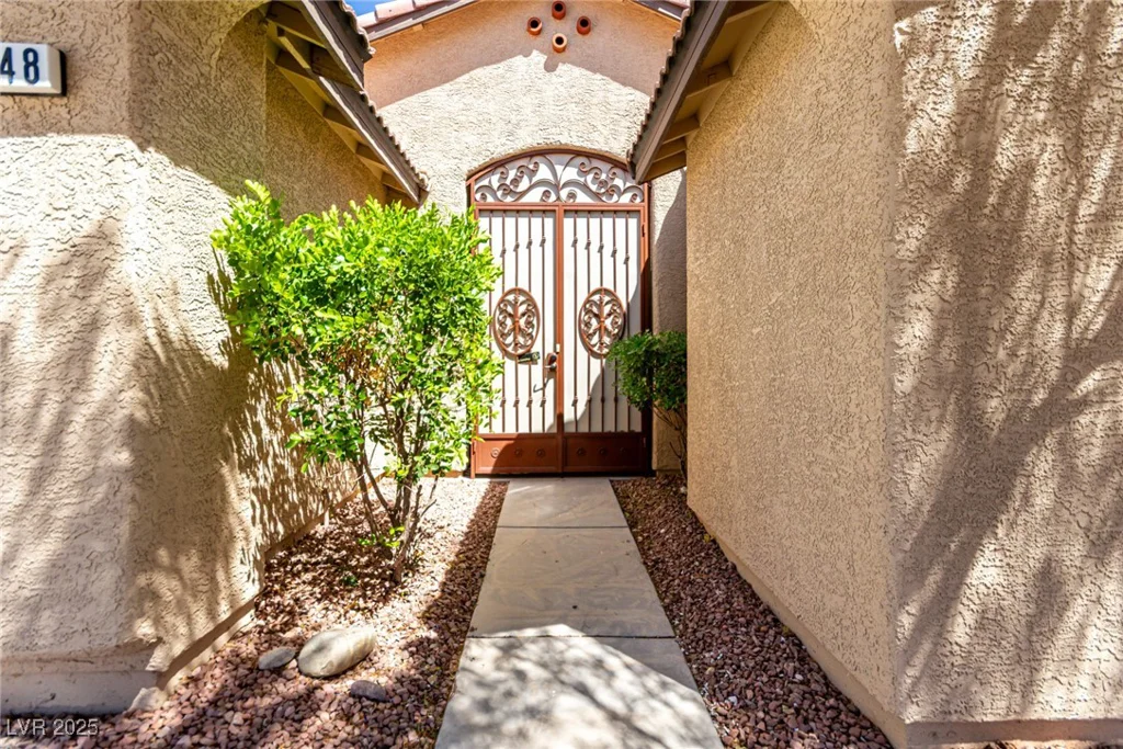 9048 Faversham, Las Vegas, NV 89123