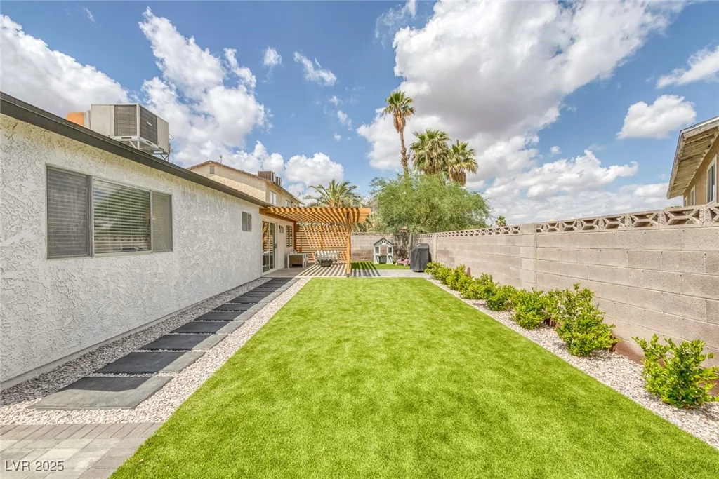325 Heather, Henderson, NV 89002