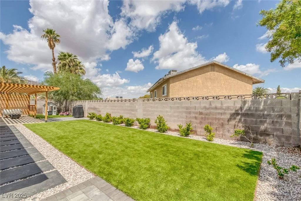 325 Heather, Henderson, NV 89002