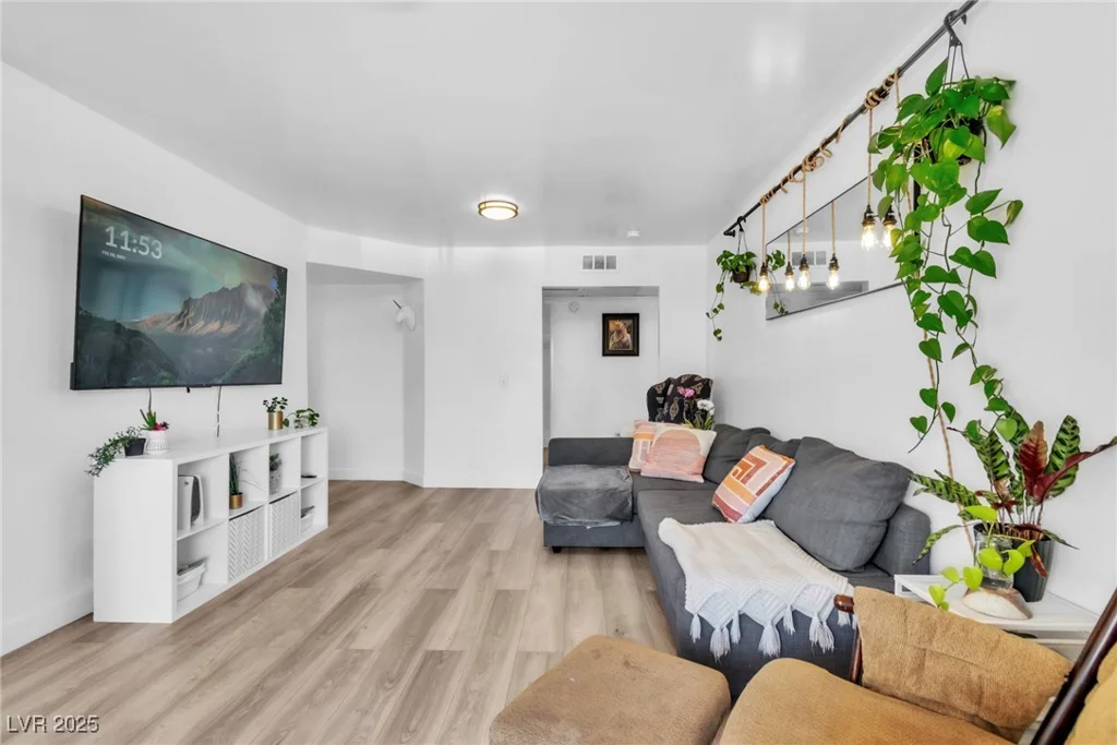 3151 Soaring Gulls, Las Vegas, NV 89128