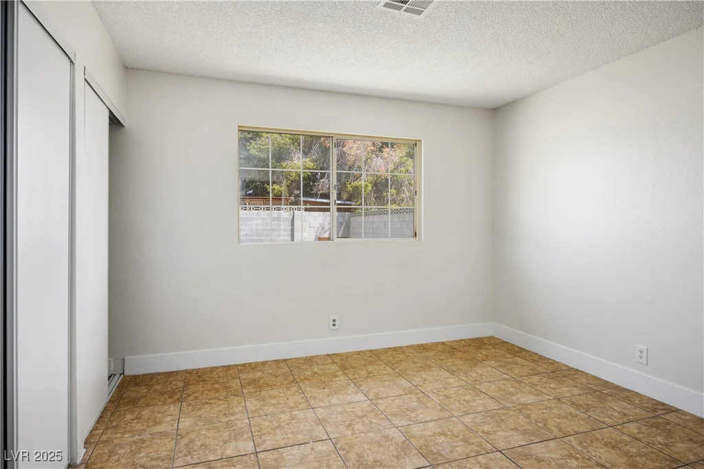 117 Palisade, Las Vegas, NV 89110