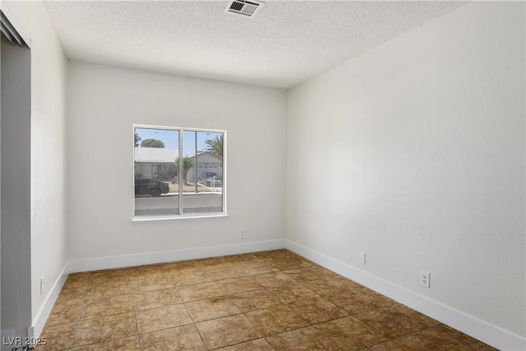 117 Palisade, Las Vegas, NV 89110