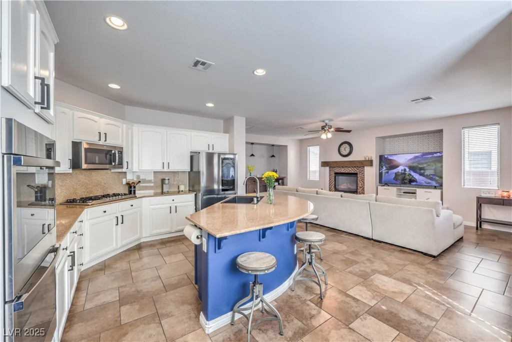 9037 WOLF DANCER, Las Vegas, NV 89143