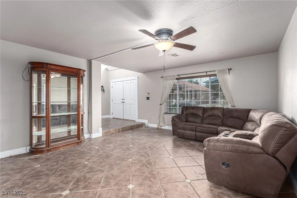 905 Possum Hill, Henderson, NV 89014