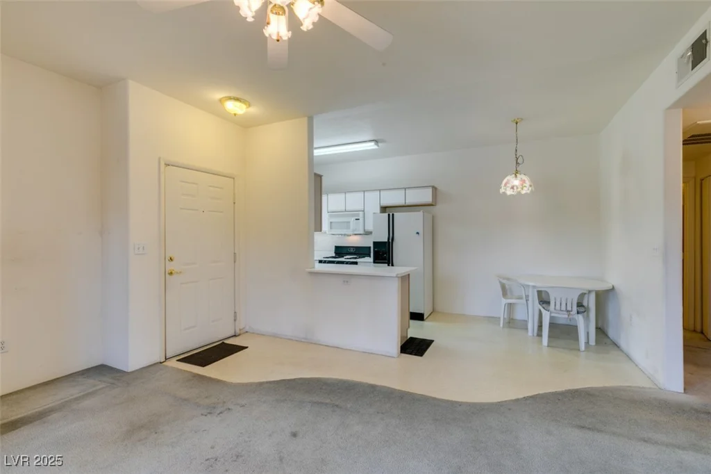 5751 Hacienda, Las Vegas, NV 89122