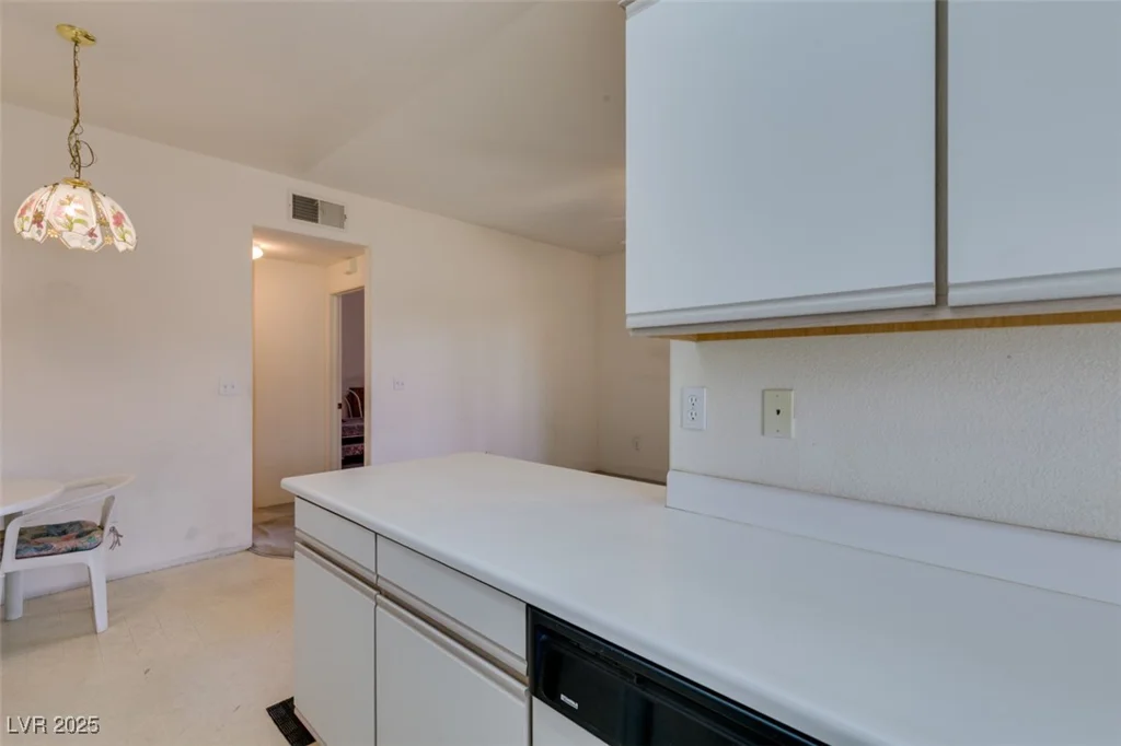 5751 Hacienda, Las Vegas, NV 89122