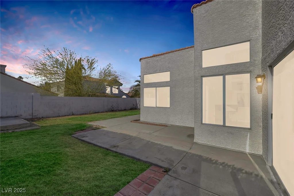 8228 Lauderdale, Las Vegas, NV 89128