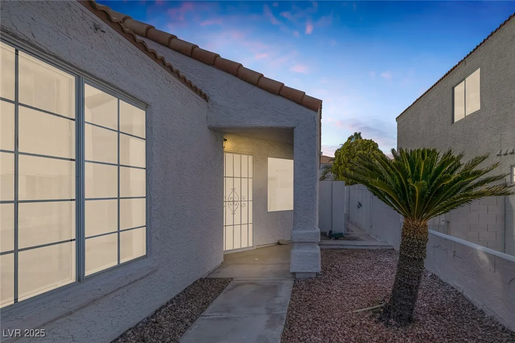 8228 Lauderdale, Las Vegas, NV 89128