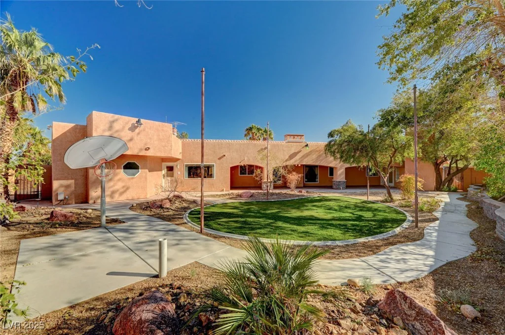 4775 Grand Canyon, Las Vegas, NV 89129