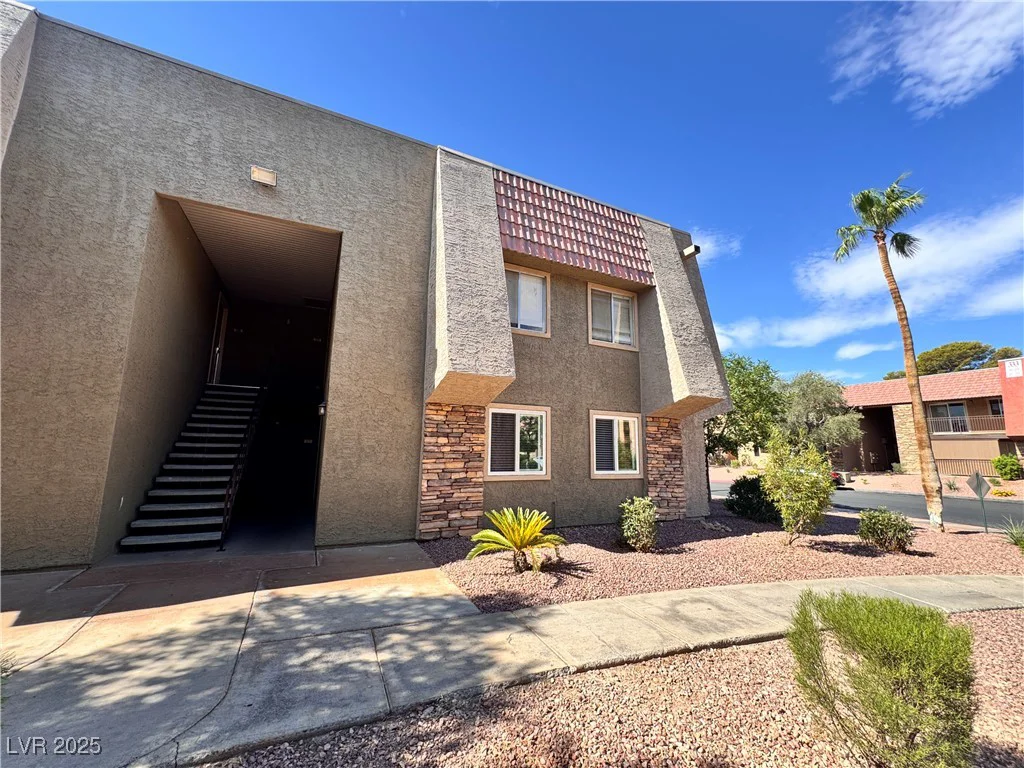 5220 Indian River, Las Vegas, NV 89103