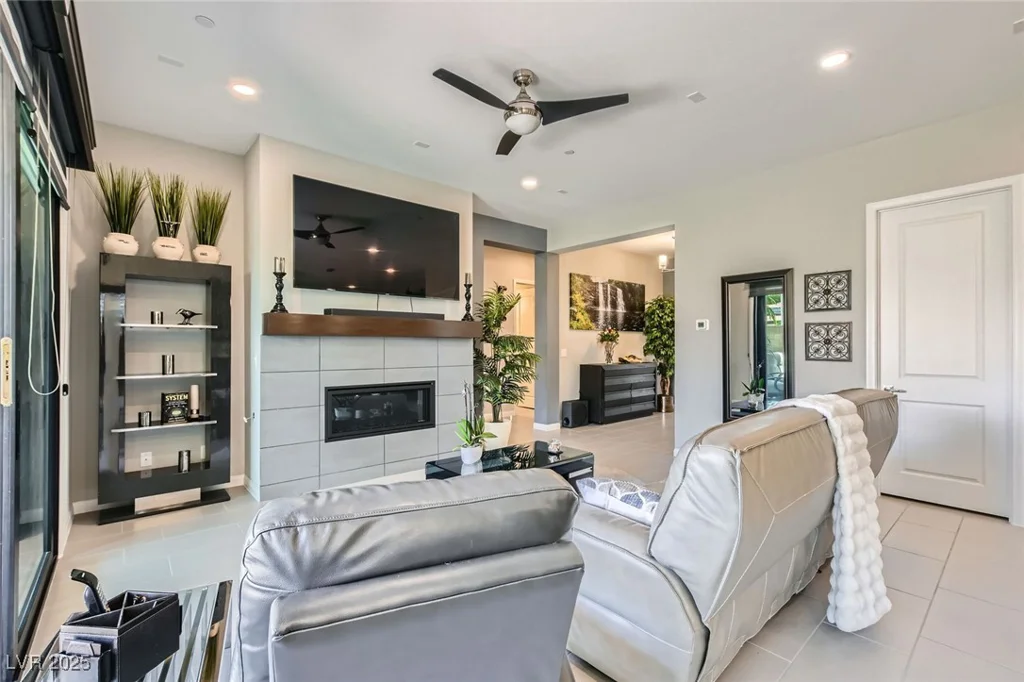 7473 Deschutes, Las Vegas, NV 89129