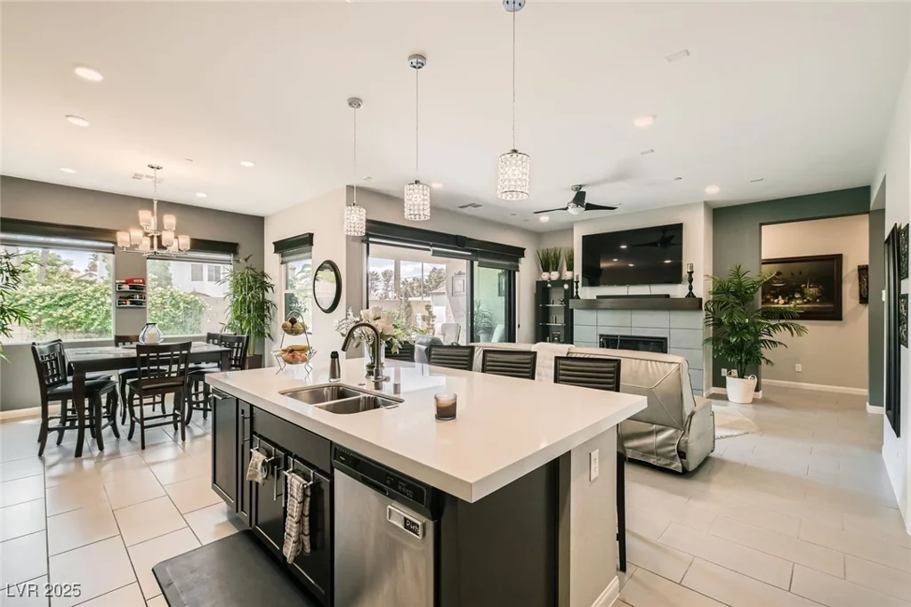 7473 Deschutes, Las Vegas, NV 89129