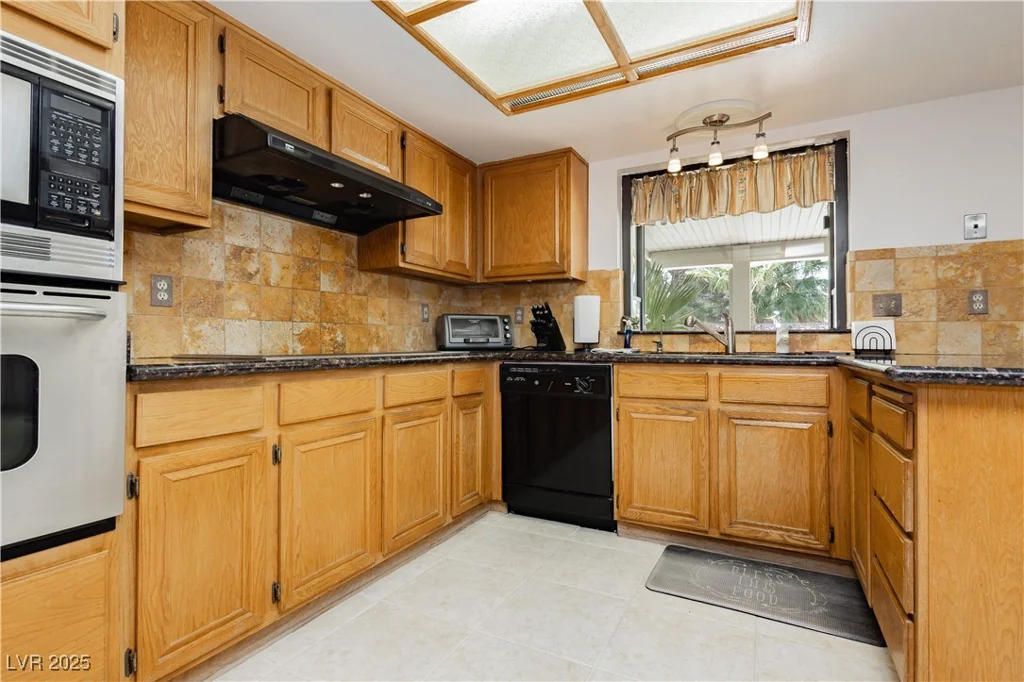 1528 Tonada, Las Vegas, NV 89117