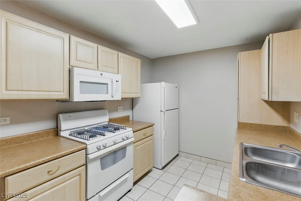 8250 Grand Canyon, Las Vegas, NV 89166