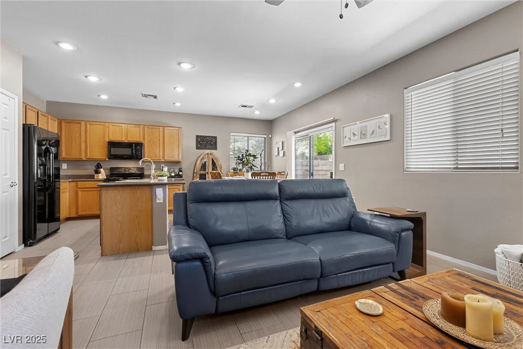 9218 Grassy Weep, Las Vegas, NV 89178