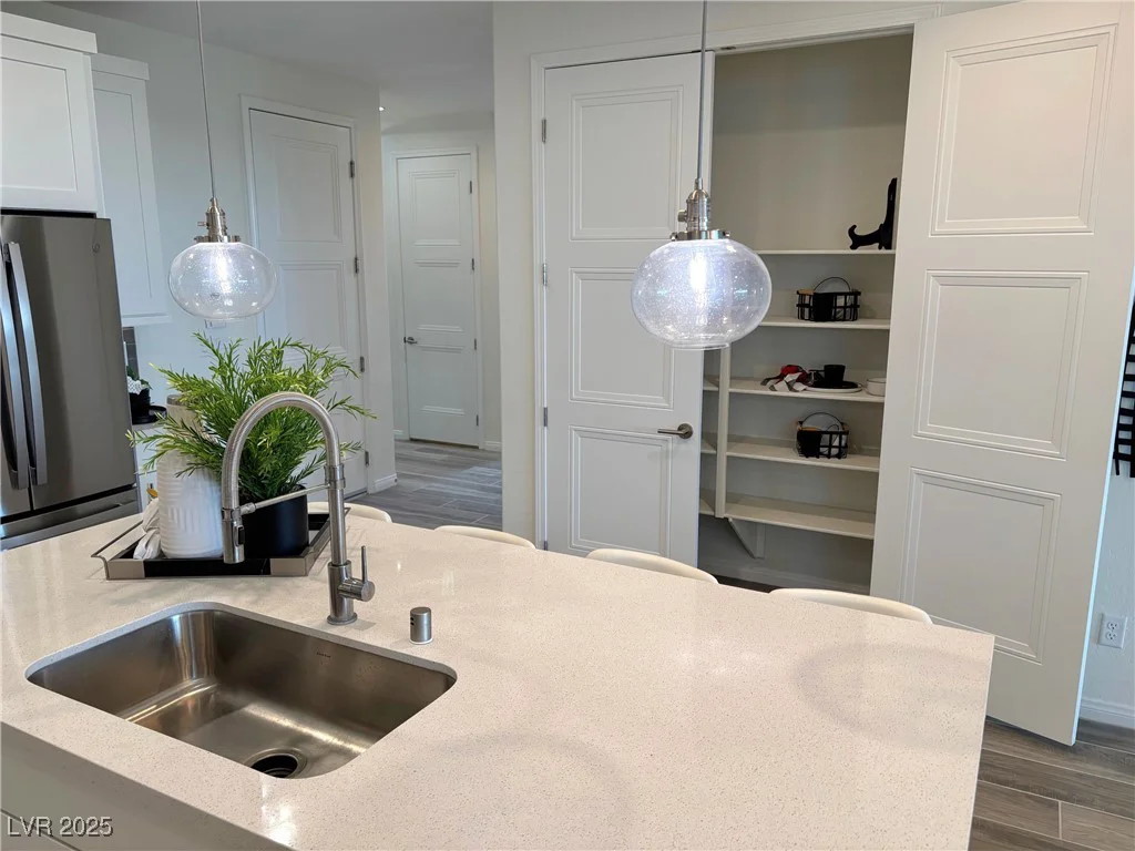 929 Hunter Shores, North Las Vegas, NV 89084