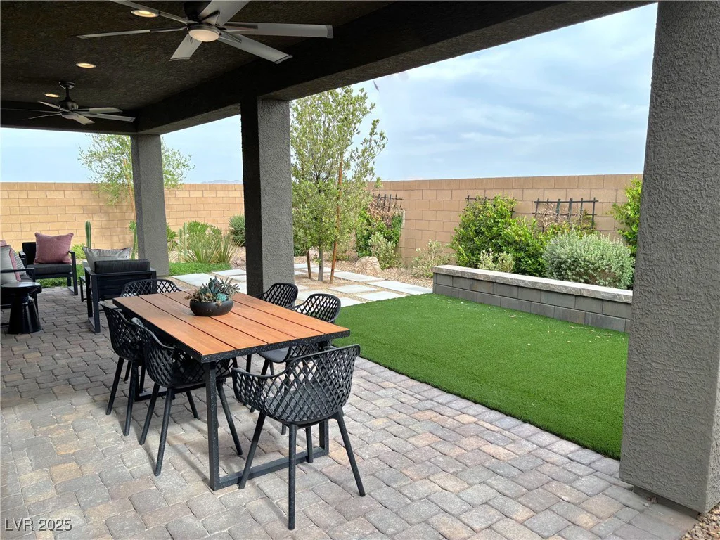 929 Hunter Shores, North Las Vegas, NV 89084