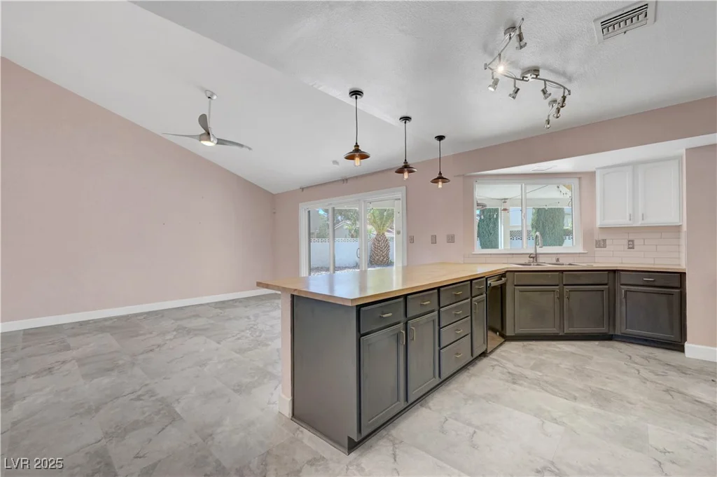 8705 Orvieto, Las Vegas, NV 89117