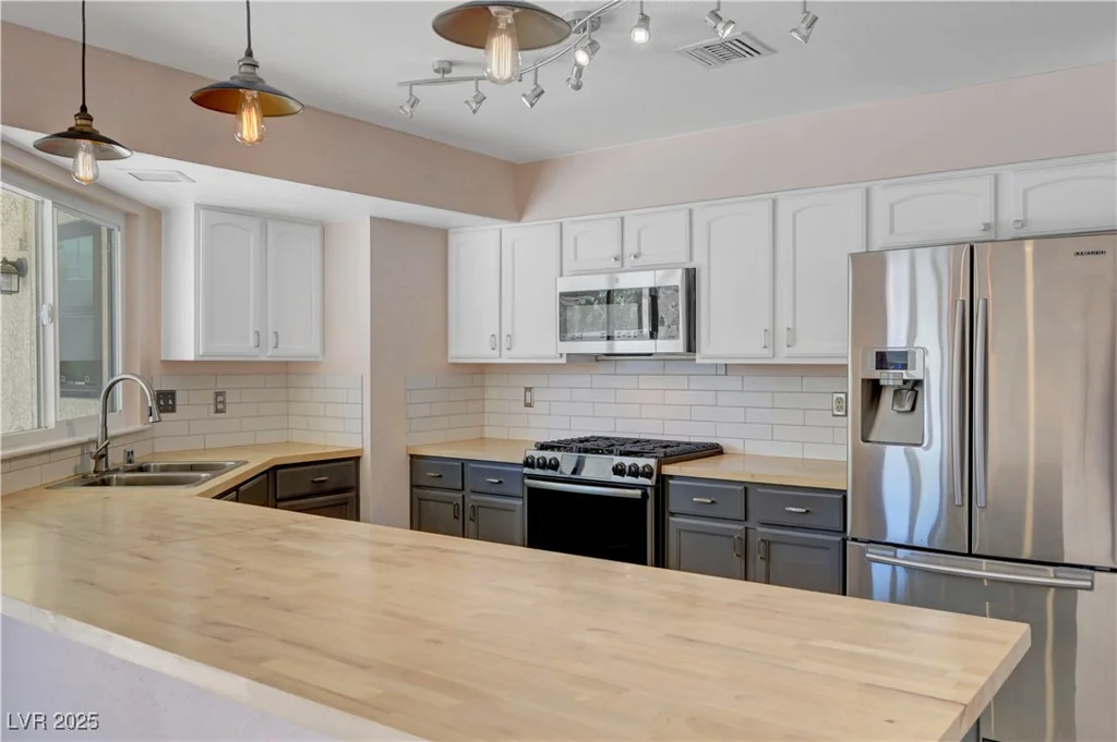 8705 Orvieto, Las Vegas, NV 89117
